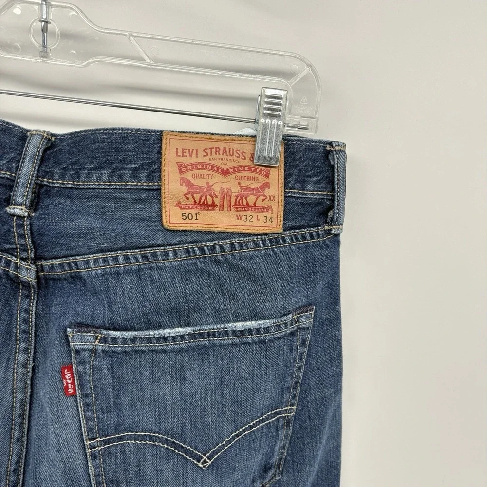 Levi's 501‎ Jeans Blue Medium Wash Straight Leg Button Fly Pants Men 32X33